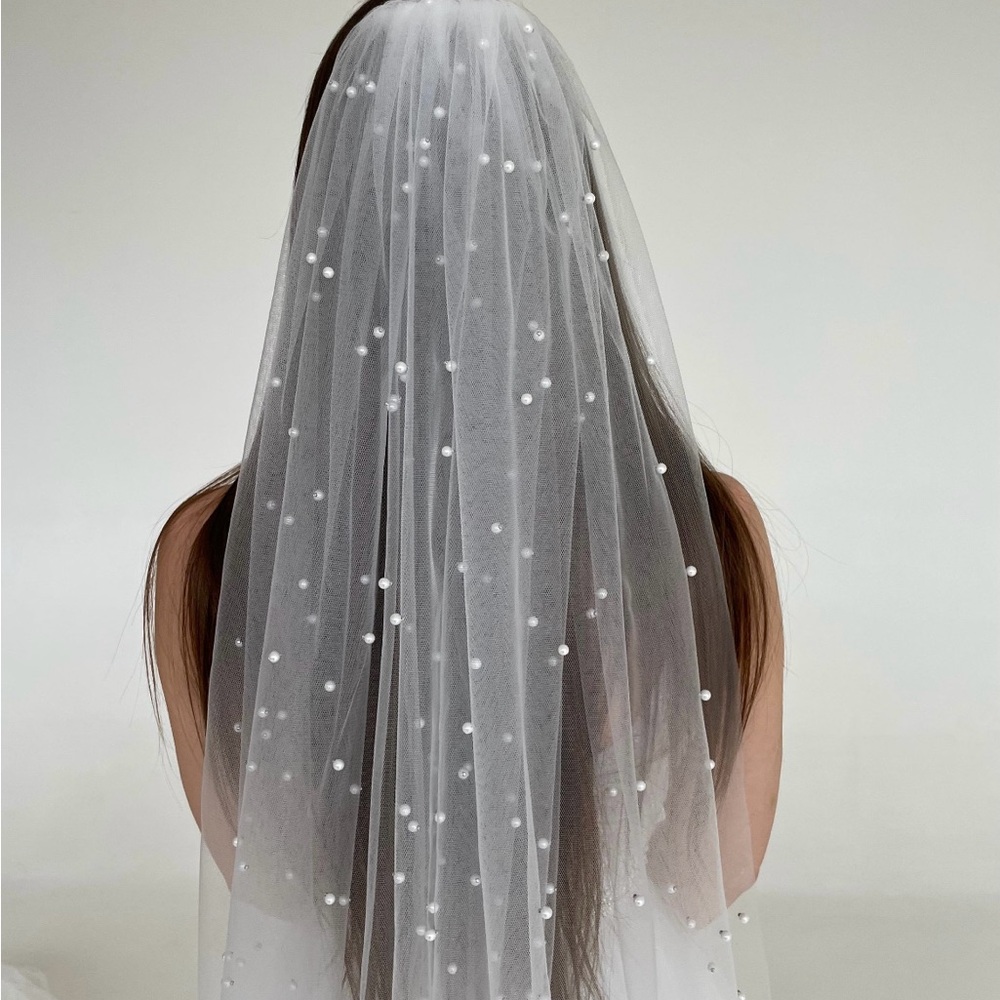 Elegant White Pearl Veil
